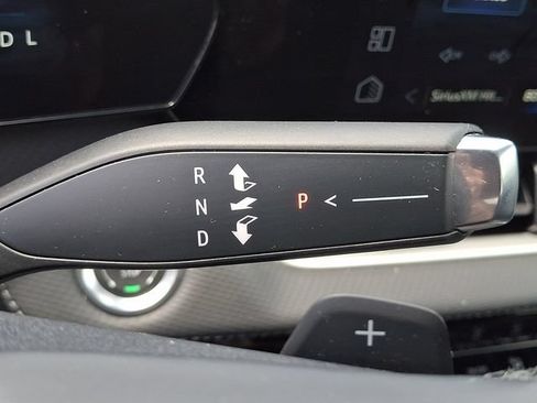 Used 2025 Chevrolet Equinox LT FWD image 14