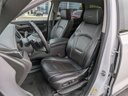 Used 2019 Buick Enclave Avenir w/ Avenir Technology Package AWD/4WD image 12