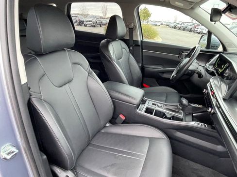 Used 2025 Kia Sorento S image 31