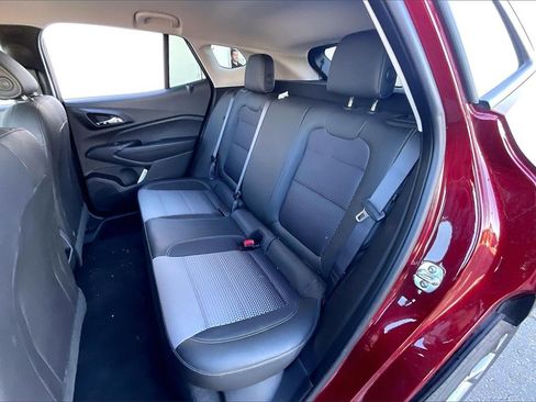 Used 2025 Chevrolet Trax LT image 24