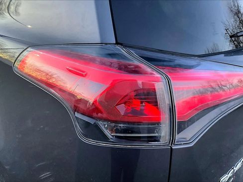 Used 2018 Toyota RAV4 LE image 25