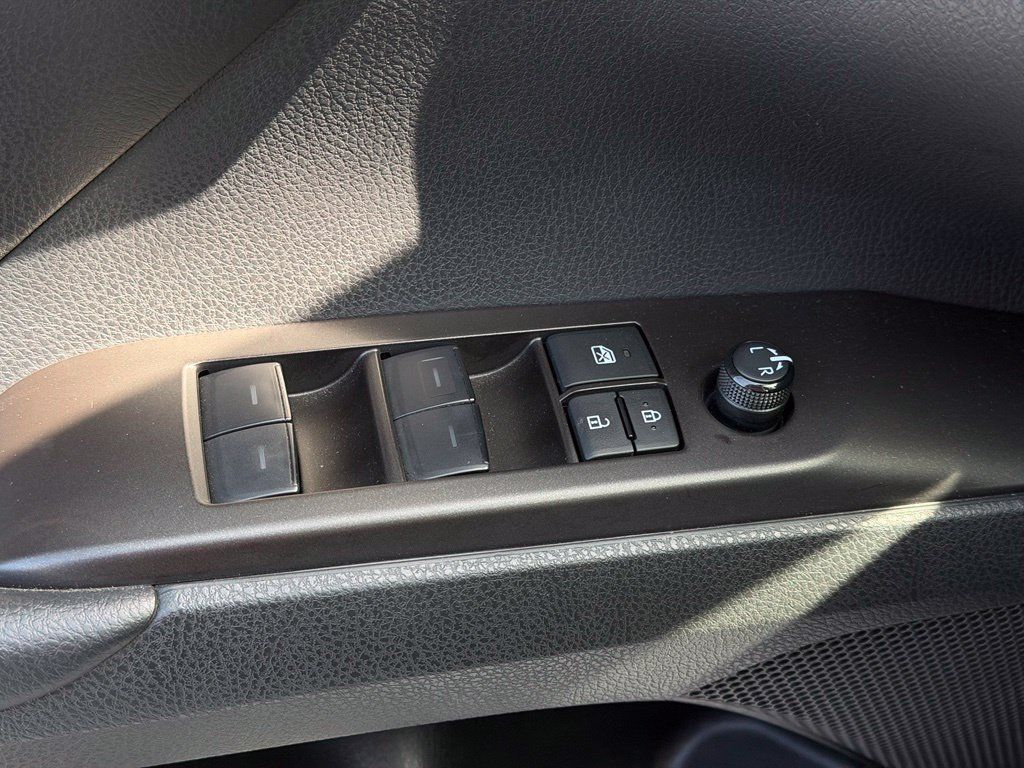 Used 2024 Toyota Camry SE w/ Convenience Package FWD image 21