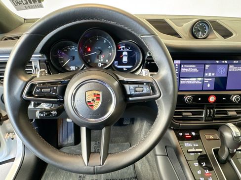 Used 2025 Porsche Macan image 12