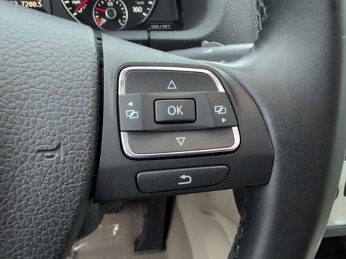 Used 2013 Volkswagen Eos Lux image 23