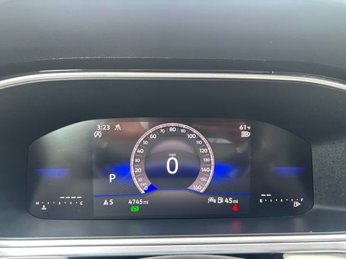 Used 2025 Volkswagen Taos SE w/ Panoramic Sunroof Package AWD/4WD image 13