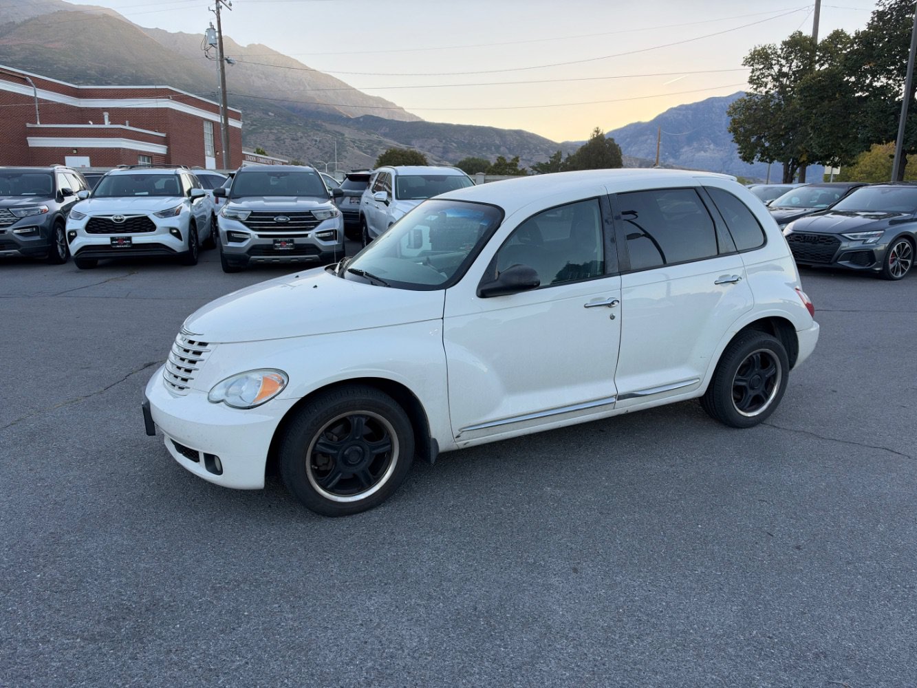 Used 2010 Chrysler PT Cruiser w/ Convenience Group FWD image 1