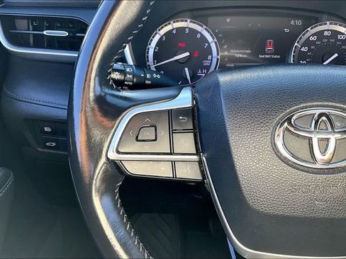 Used 2022 Toyota Highlander XSE image 11