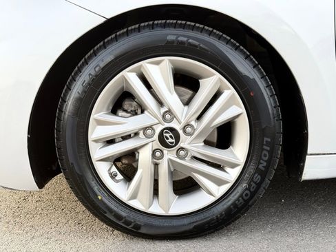 Used 2019 Hyundai Elantra SEL image 10