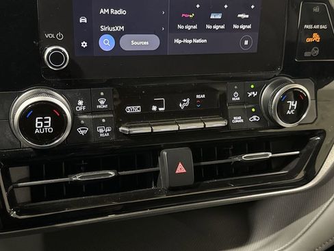 Used 2023 Toyota Highlander LE image 17