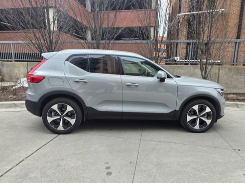 Used 2025 Volvo XC40 B5 Plus image 10