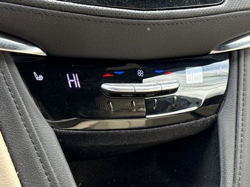 Used 2018 Cadillac XT5 AWD image 19