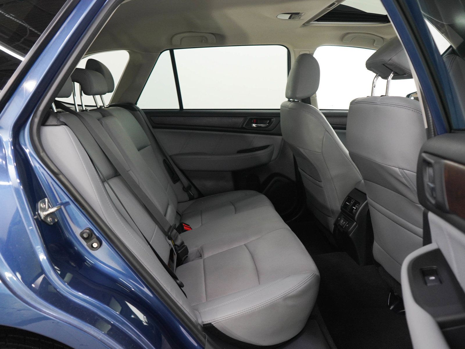 Used 2019 Subaru Outback 2.5i Limited w/ Popular Package #2 AWD/4WD image 12
