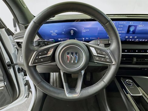 Used 2025 Buick Enclave Preferred image 9