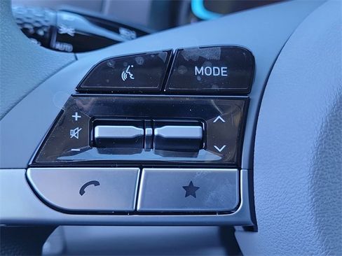 New 2025 Hyundai Elantra SE image 8