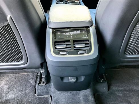 Used 2024 Volvo XC90 B5 Plus image 16