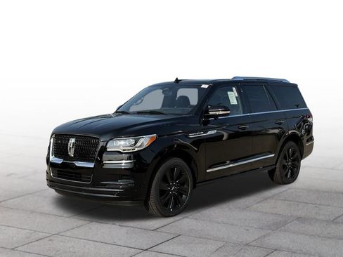 Used 2024 Lincoln Navigator Reserve image 3