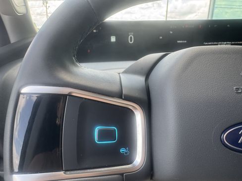Used 2025 Ford Expedition Active AWD/4WD image 12