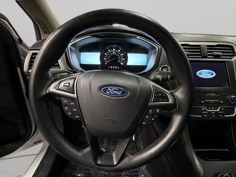 Used 2020 Ford Fusion SE image 11