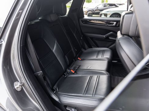 Used 2022 Porsche Cayenne AWD/4WD image 39