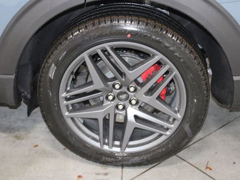 New 2026 Ford Explorer ST-Line w/ ST-Line Street Pack image 18