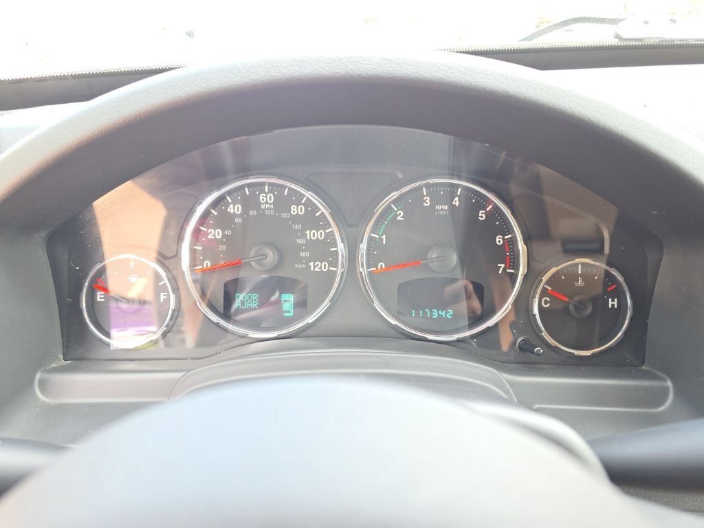 Used 2011 Jeep Liberty Limited w/ Comfort/Convenience Group AWD/4WD image 13