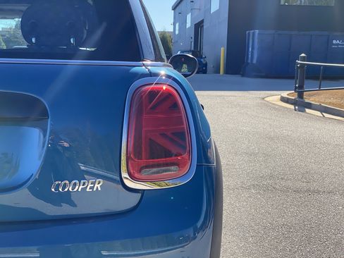 Used 2023 MINI Cooper 2-Door Hardtop image 42