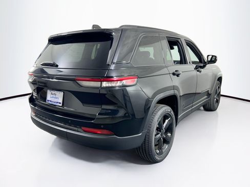 Used 2023 Jeep Grand Cherokee Altitude AWD/4WD image 5