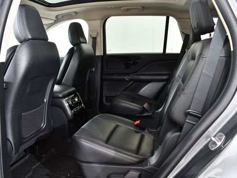 Used 2022 Lincoln Aviator AWD w/ Premium Package image 16