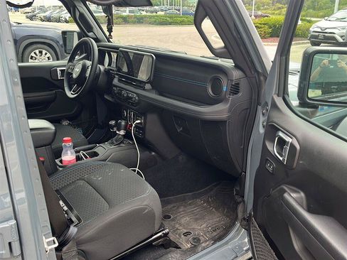 Used 2024 Jeep Wrangler Unlimited Rubicon 4xe AWD/4WD image 17
