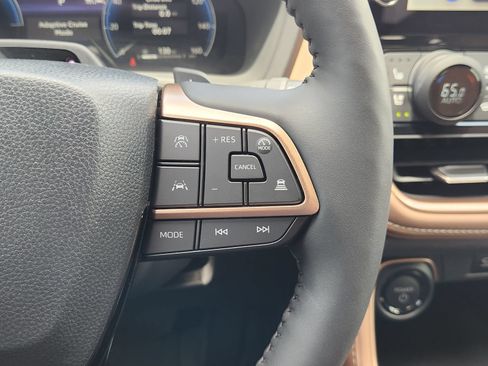 Used 2026 Toyota Grand Highlander AWD Hybrid image 32
