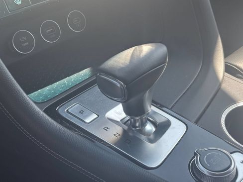 Used 2025 Genesis G70 2.5T AWD/4WD image 40