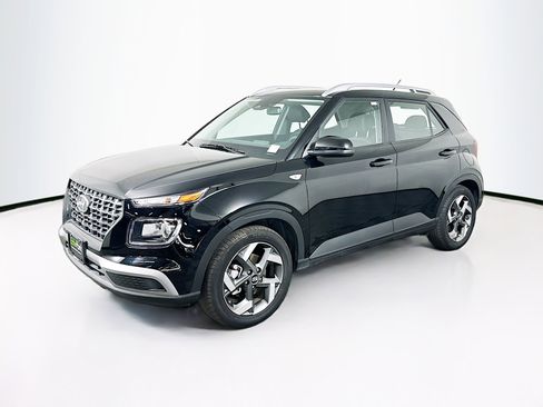 Used 2025 Hyundai Venue SEL image 3