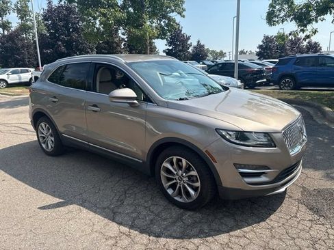 Used 2019 Lincoln MKC Select w/ Select Plus Package FWD image 3