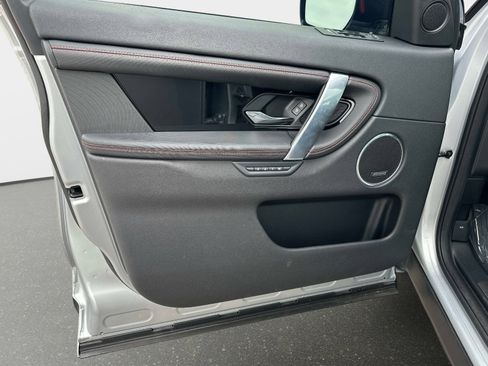 Used 2023 Land Rover Discovery Sport SE R-Dynamic image 15