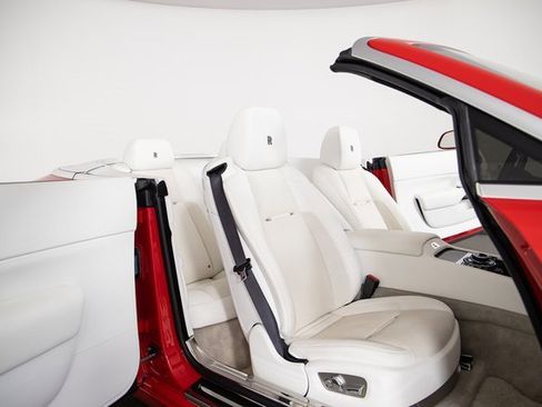 Used 2017 Rolls-Royce Dawn image 22