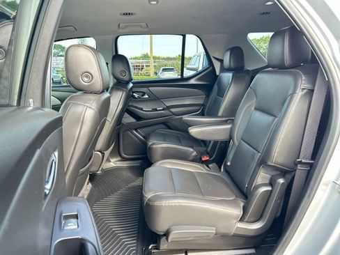 Used 2021 Chevrolet Traverse LT w/ LT Premium Package AWD/4WD image 17