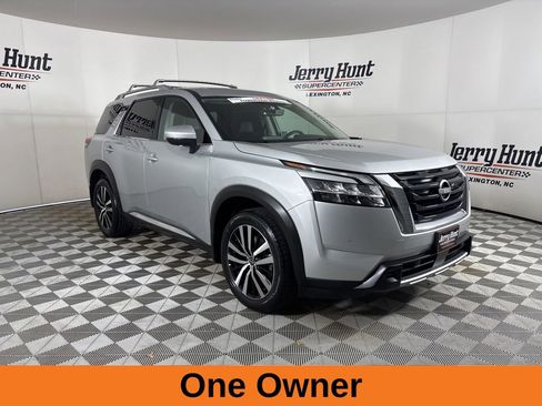 Used 2023 Nissan Pathfinder Platinum image 4