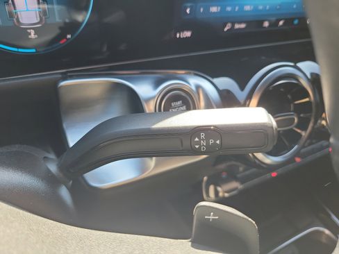 Used 2021 Mercedes-Benz GLB 250 4MATIC w/ Premium Package image 31