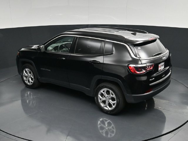 Certified 2024 Jeep Compass Latitude AWD/4WD image 50