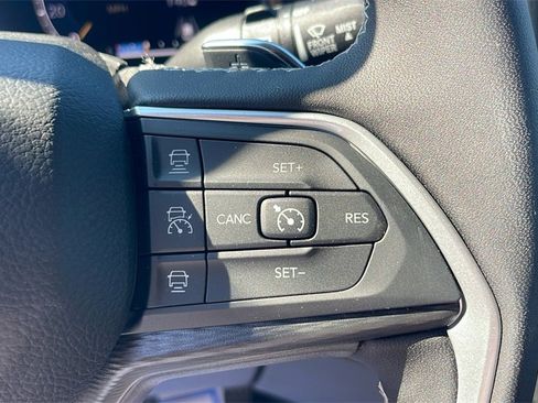 New 2025 Jeep Grand Cherokee Altitude image 23