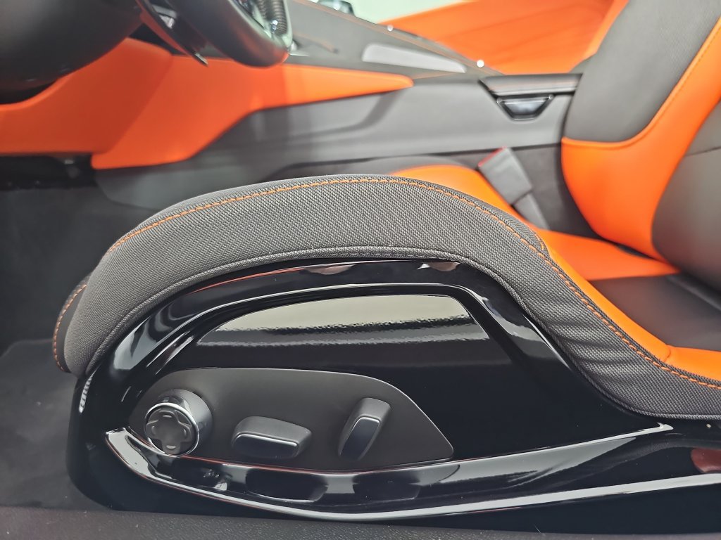 Used 2025 Chevrolet Corvette Z06 RWD image 34