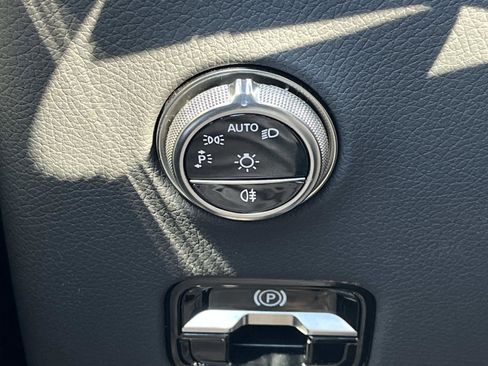 Certified 2025 Mercedes-Benz GLC 300 4MATIC image 24