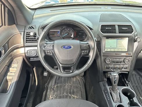 Used 2018 Ford Explorer XLT w/ Equipment Group 201A FWD image 14