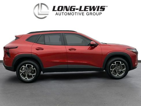 Used 2024 Chevrolet Trax LT w/ LT Convenience Package image 8