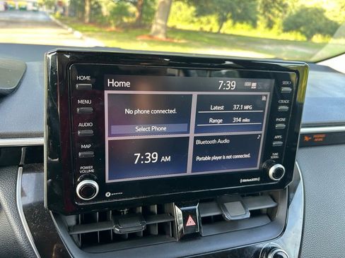 Used 2022 Toyota Corolla LE FWD image 22