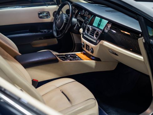 Used 2014 Rolls-Royce Wraith RWD image 2