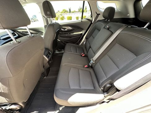 Used 2024 GMC Terrain SLE image 32