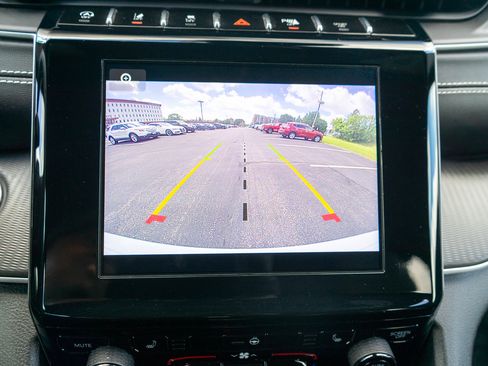 Used 2023 Jeep Grand Cherokee Altitude AWD/4WD image 19