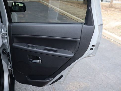 Used 2009 Jeep Grand Cherokee Laredo image 25