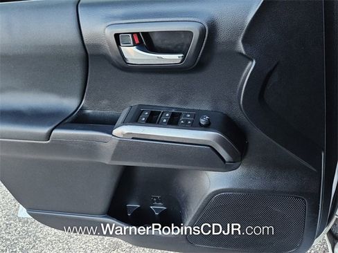 Used 2019 Toyota Tacoma TRD Off-Road image 30